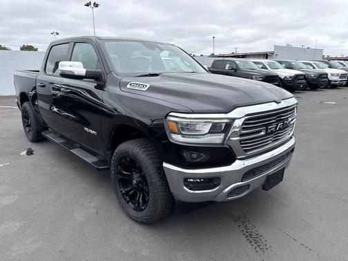 Diamond Black Crystal Pearlcoat 2023 RAM 1500 Laramie