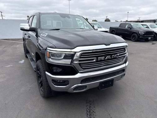 Diamond Black Crystal Pearlcoat 2023 RAM 1500 Laramie