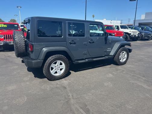 2017 Jeep Wrangler Unlimited Sport
