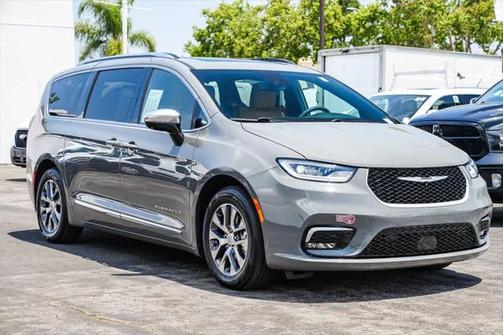 2023 Chrysler Pacifica L