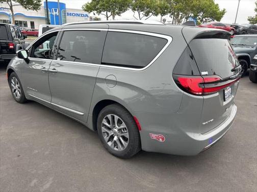 2023 Chrysler Pacifica L