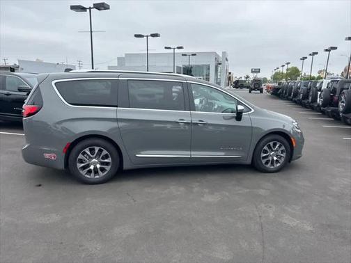 2023 Chrysler Pacifica L