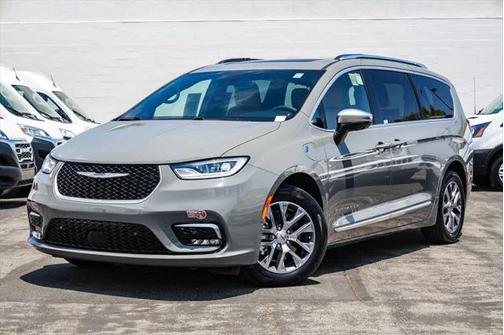 2023 Chrysler Pacifica L