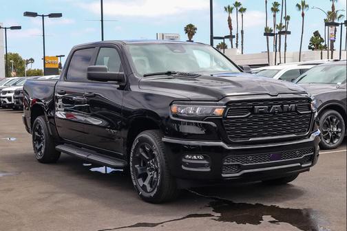 Diamond Black Crystal Pearlcoat 2026 RAM 1500 Express