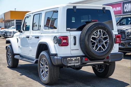 2025 Jeep Wrangler 4-Door Sahara 4x4