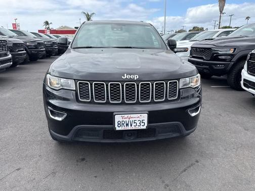 Diamond Black Crystal Pearlcoat 2020 Jeep Grand Cherokee Laredo