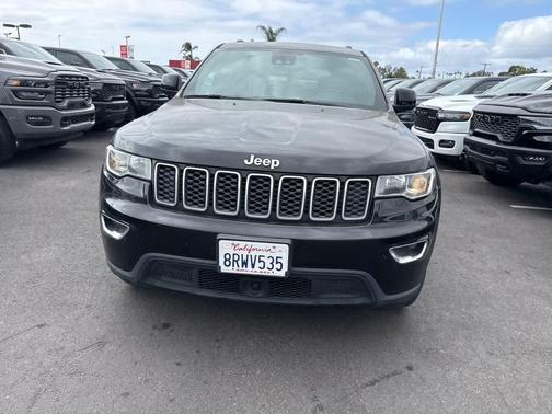 Diamond Black Crystal Pearlcoat 2020 Jeep Grand Cherokee Laredo