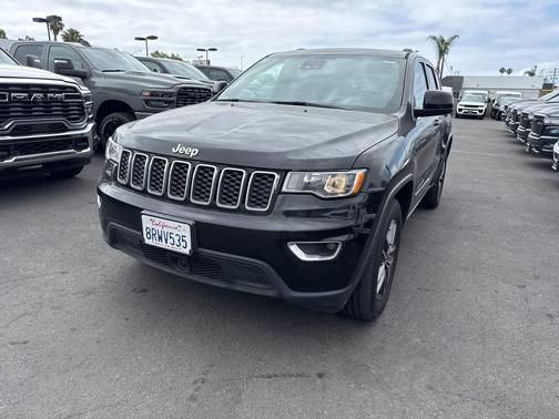 Diamond Black Crystal Pearlcoat 2020 Jeep Grand Cherokee Laredo