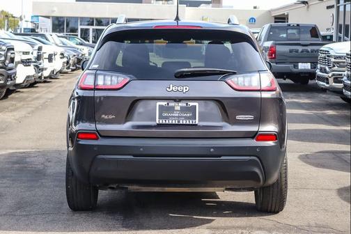 Granite Crystal Metallic Clearcoat 2019 Jeep Cherokee Latitude Plus