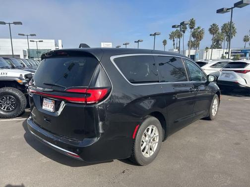 2023 Chrysler Pacifica Touring L