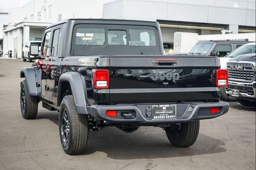 2026 Jeep Gladiator Sport