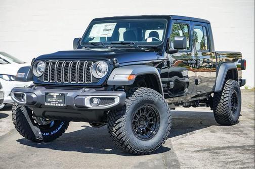 Black Clearcoat 2026 Jeep Gladiator Sport