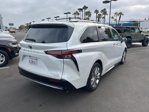 2024 Toyota Sienna Platinum 7 Passenger