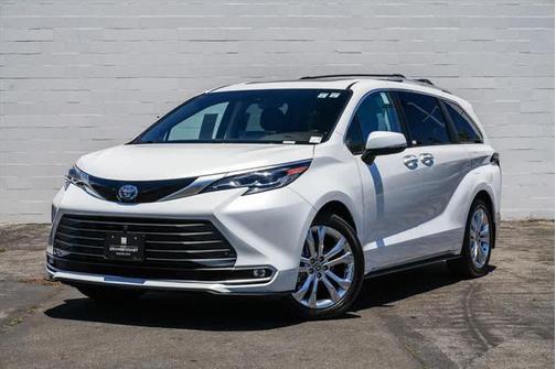 2024 Toyota Sienna Platinum 7 Passenger
