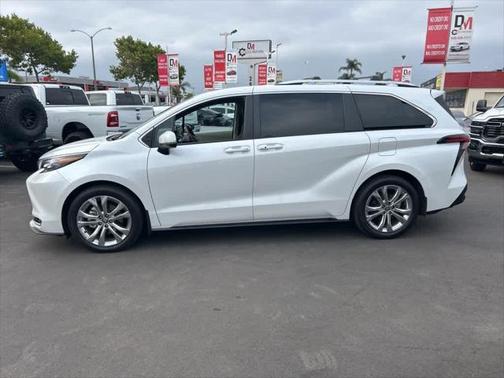 2024 Toyota Sienna Platinum 7 Passenger