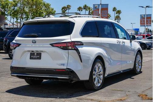 2024 Toyota Sienna Platinum 7 Passenger