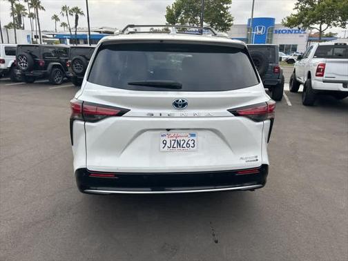 2024 Toyota Sienna Platinum 7 Passenger