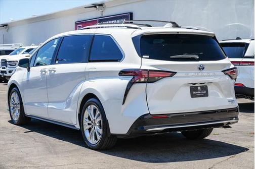 2024 Toyota Sienna Platinum 7 Passenger
