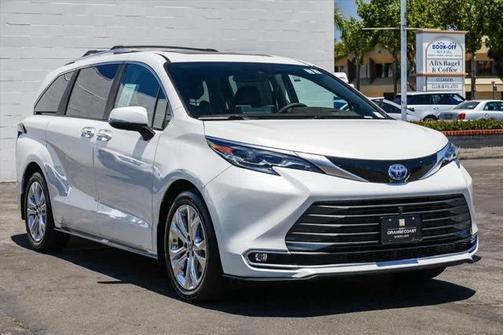 2024 Toyota Sienna Platinum 7 Passenger
