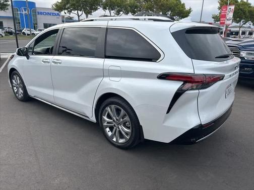 2024 Toyota Sienna Platinum 7 Passenger