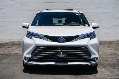 2024 Toyota Sienna Platinum 7 Passenger