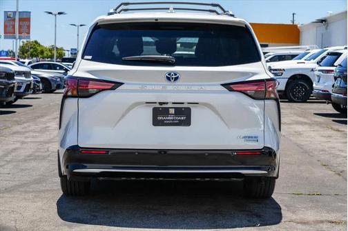 2024 Toyota Sienna Platinum 7 Passenger