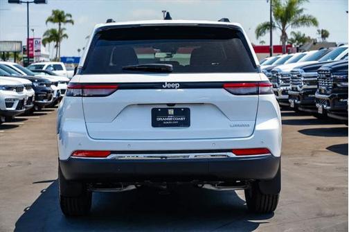 2025 Jeep Grand Cherokee Laredo