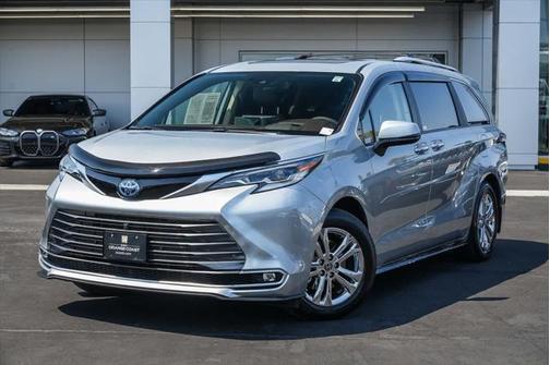 2022 Toyota Sienna Platinum 7 Passenger