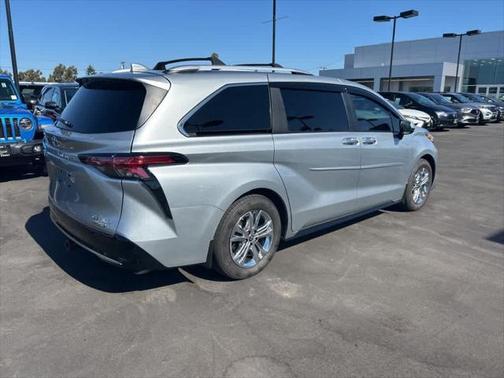 2022 Toyota Sienna Platinum 7 Passenger