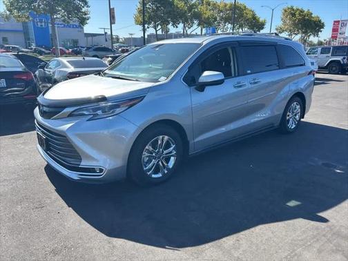2022 Toyota Sienna Platinum 7 Passenger