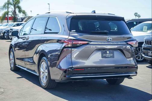 2022 Toyota Sienna Limited