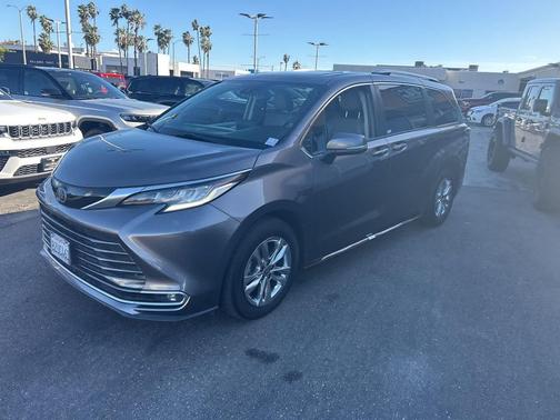 2022 Toyota Sienna Limited