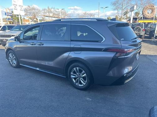 2022 Toyota Sienna Limited