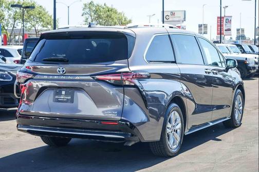 2022 Toyota Sienna Limited