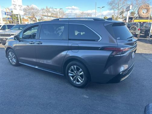 2022 Toyota Sienna Limited