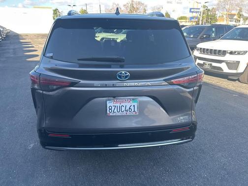 2022 Toyota Sienna Limited