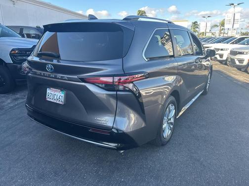2022 Toyota Sienna Limited