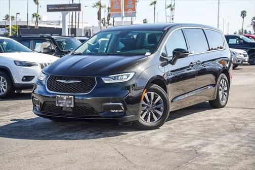 2024 Chrysler Pacifica Hybrid Select