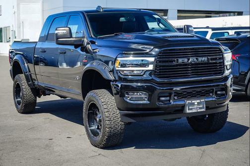 Diamond Black Crystal Pearlcoat 2024 RAM 2500 Laramie Crew Cab 4x4 6'4' Box