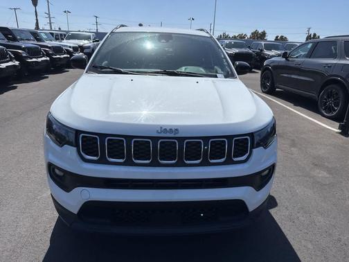 Bright White Clearcoat 2024 Jeep Compass Latitude