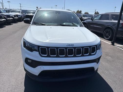 Bright White Clearcoat 2024 Jeep Compass Latitude