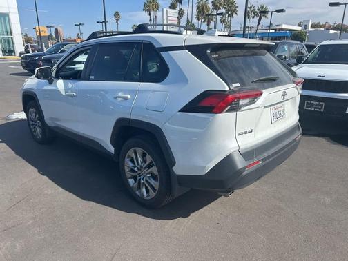 2023 Toyota RAV4 XLE Premium