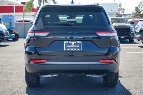 2026 Jeep Grand Cherokee Altitude