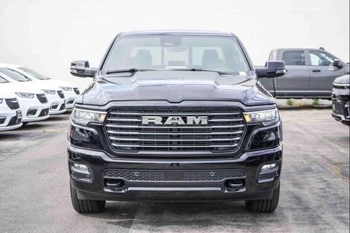 Diamond Black Crystal Pearlcoat 2026 RAM 1500 Laramie