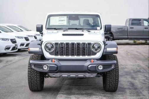 Bright White Clearcoat 2026 Jeep Gladiator Mojave 4x4
