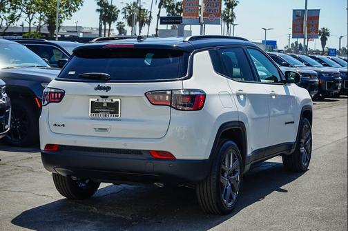 Bright White Clearcoat 2026 Jeep Compass Limited