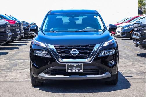 Super Black 2023 Nissan Rogue SV