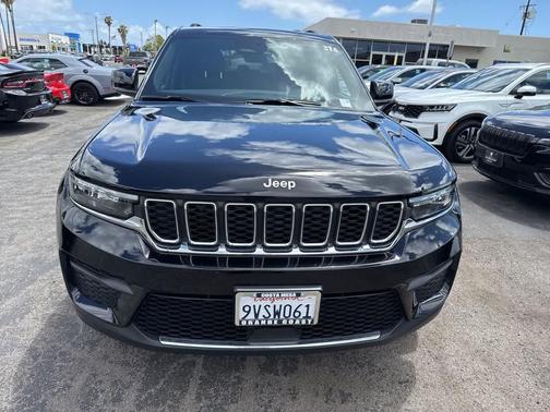 Diamond Black Crystal Pearlcoat 2025 Jeep Grand Cherokee Laredo