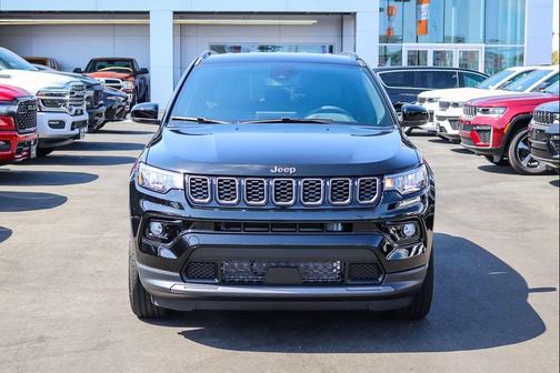 Diamond Black Crystal Pearlcoat 2026 Jeep Compass Limited