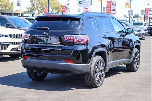 Diamond Black Crystal Pearlcoat 2026 Jeep Compass Limited